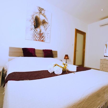 Stunning Penthouse Roof Terrace & Communal Swimming Pool St. Paul's Bay Bagian luar foto