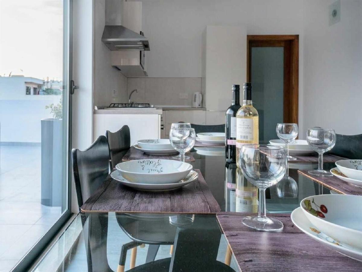 Stunning Penthouse Roof Terrace & Communal Swimming Pool St. Paul's Bay Bagian luar foto