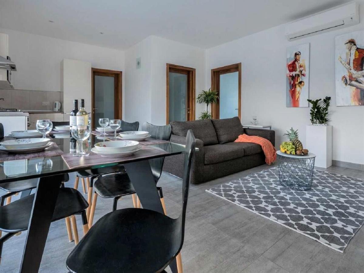Stunning Penthouse Roof Terrace & Communal Swimming Pool St. Paul's Bay Bagian luar foto